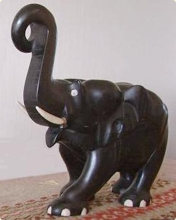 Elefant av ibenholt
