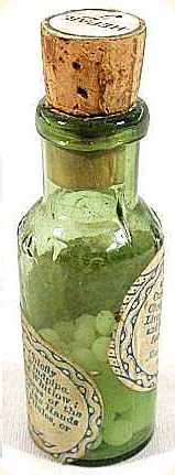 Flaske med homeopatisk middel som frontar artiklar om homeopati, naturmedisin, homøopati, stress, stevia, urter o.a.